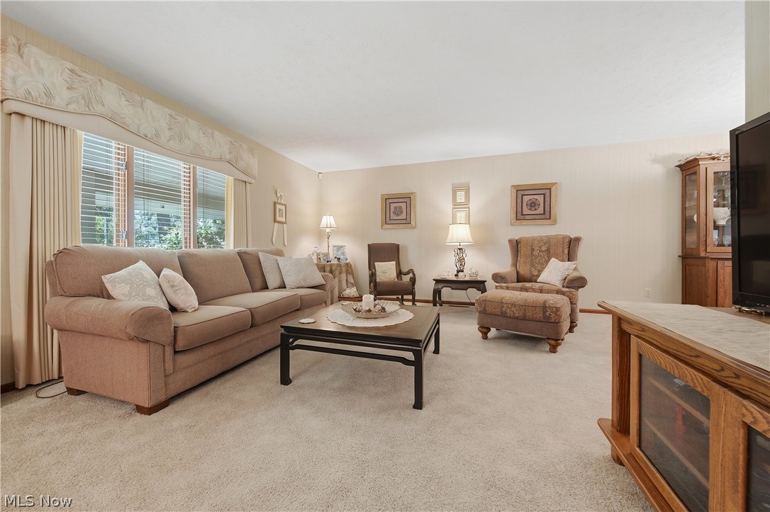 6180 Chesham Avenue NE Canton OH 44721