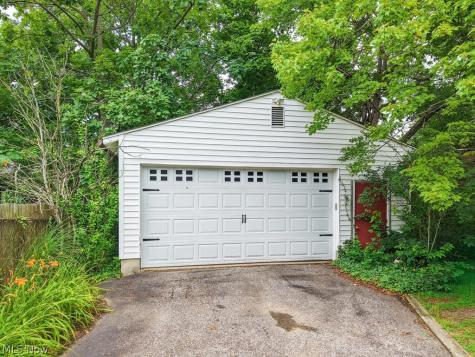 1298 Neptune Avenue Akron OH 44301
