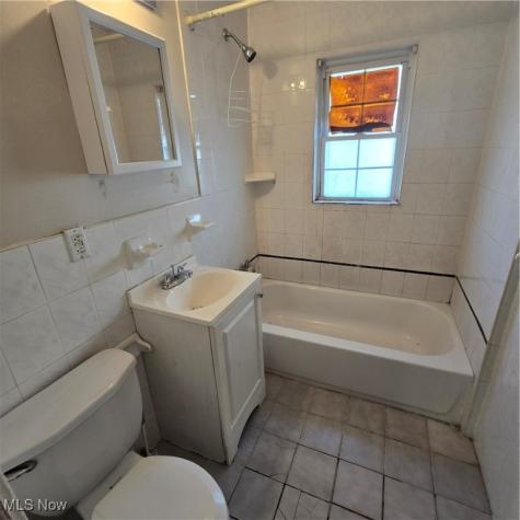 17111 Ridgeton Drive Cleveland OH 44128