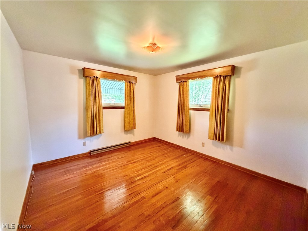 860 Adelaide Avenue NE Warren OH 44483