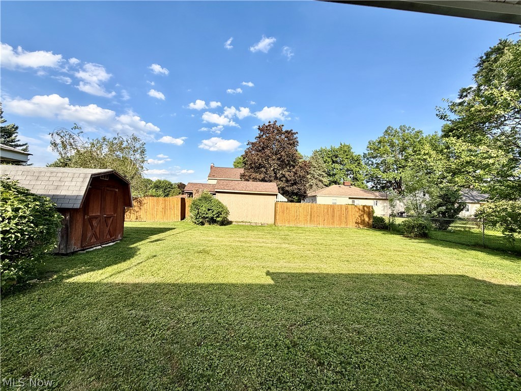 860 Adelaide Avenue NE Warren OH 44483