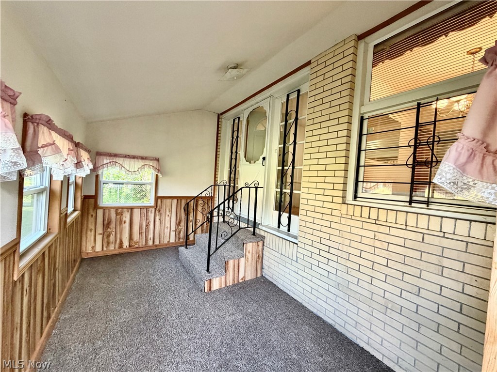 860 Adelaide Avenue NE Warren OH 44483