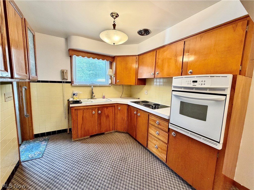 860 Adelaide Avenue NE Warren OH 44483
