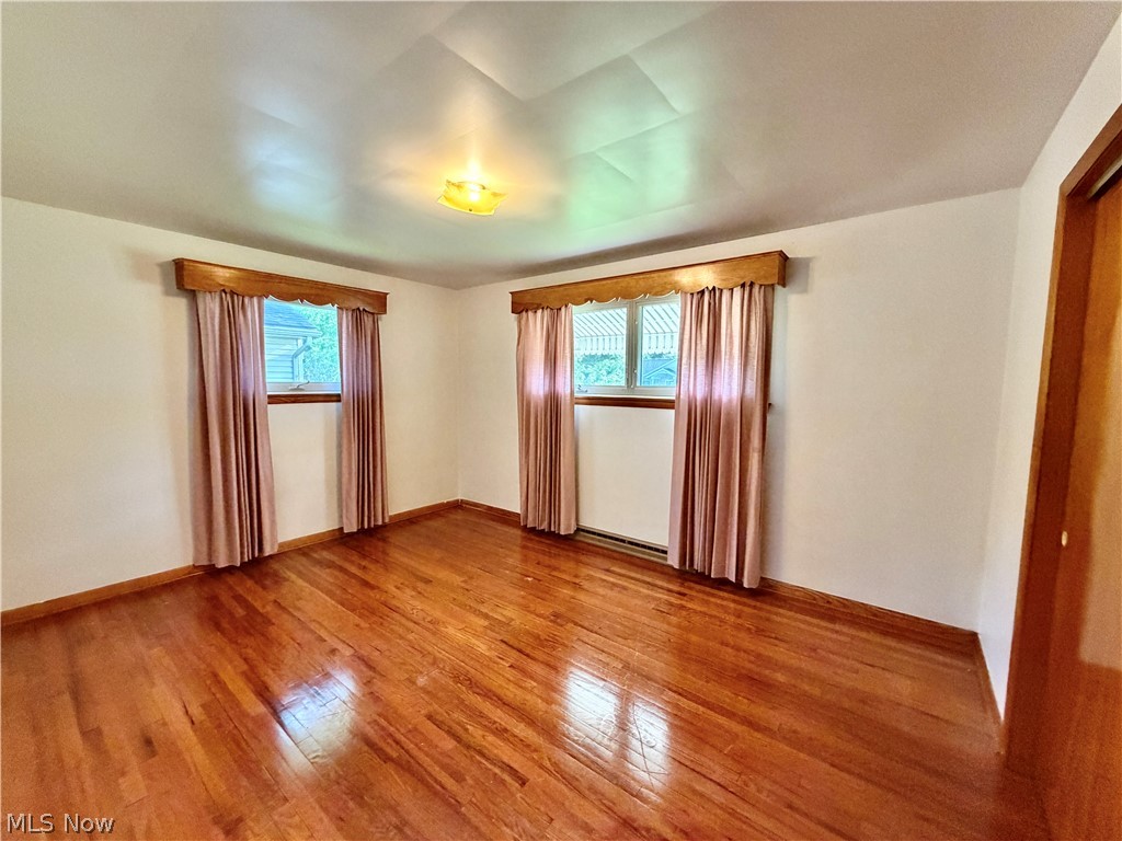 860 Adelaide Avenue NE Warren OH 44483
