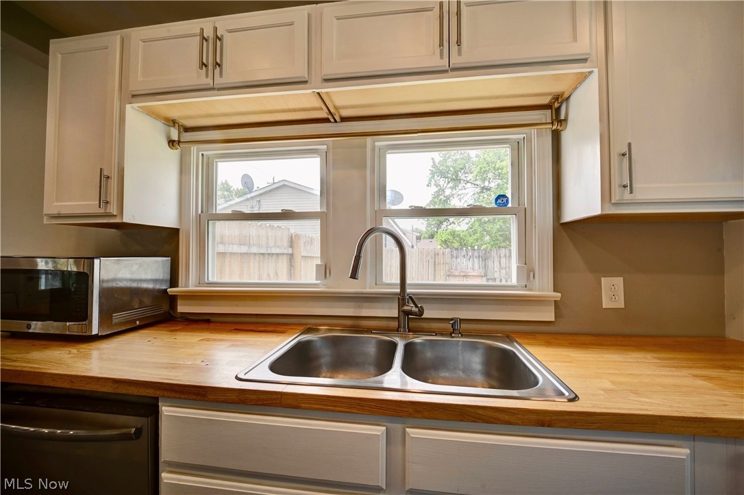 1624 Breiding Road Akron OH 44310