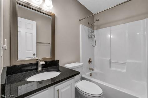 6108 Greenview Trail North Ridgeville OH 44039