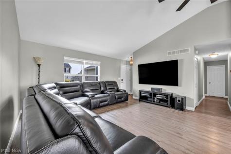 6108 Greenview Trail North Ridgeville OH 44039