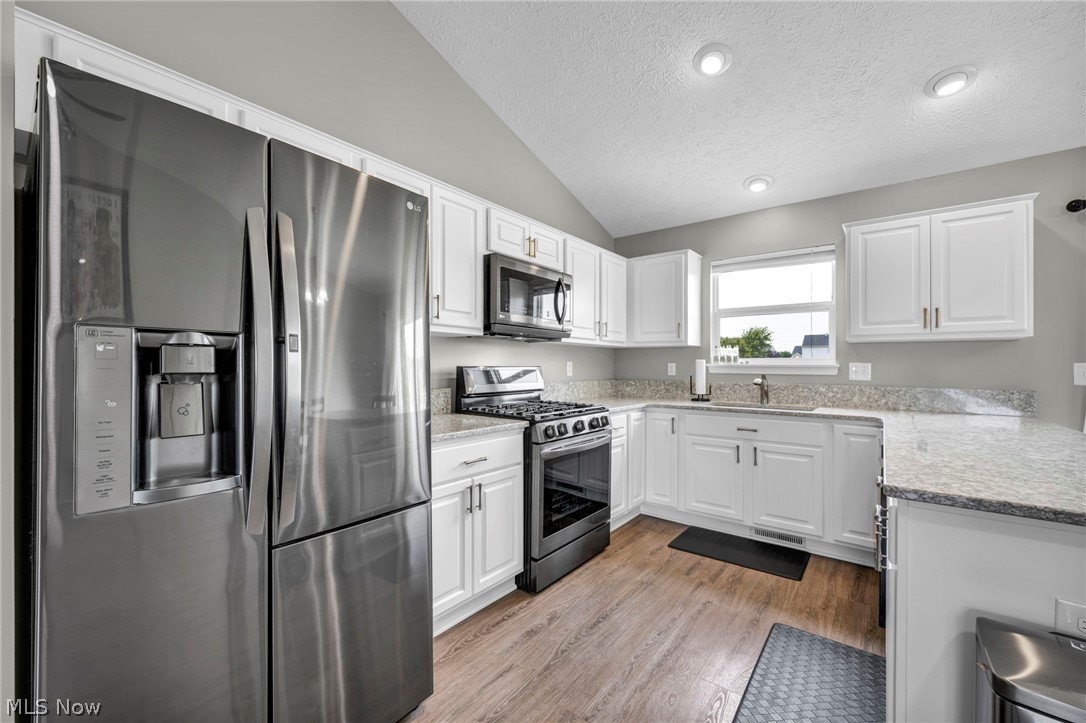 6108 Greenview Trail North Ridgeville OH 44039