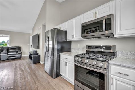 6108 Greenview Trail North Ridgeville OH 44039