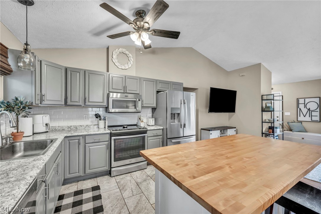 6302 Ridgeview Boulevard North Ridgeville OH 44039