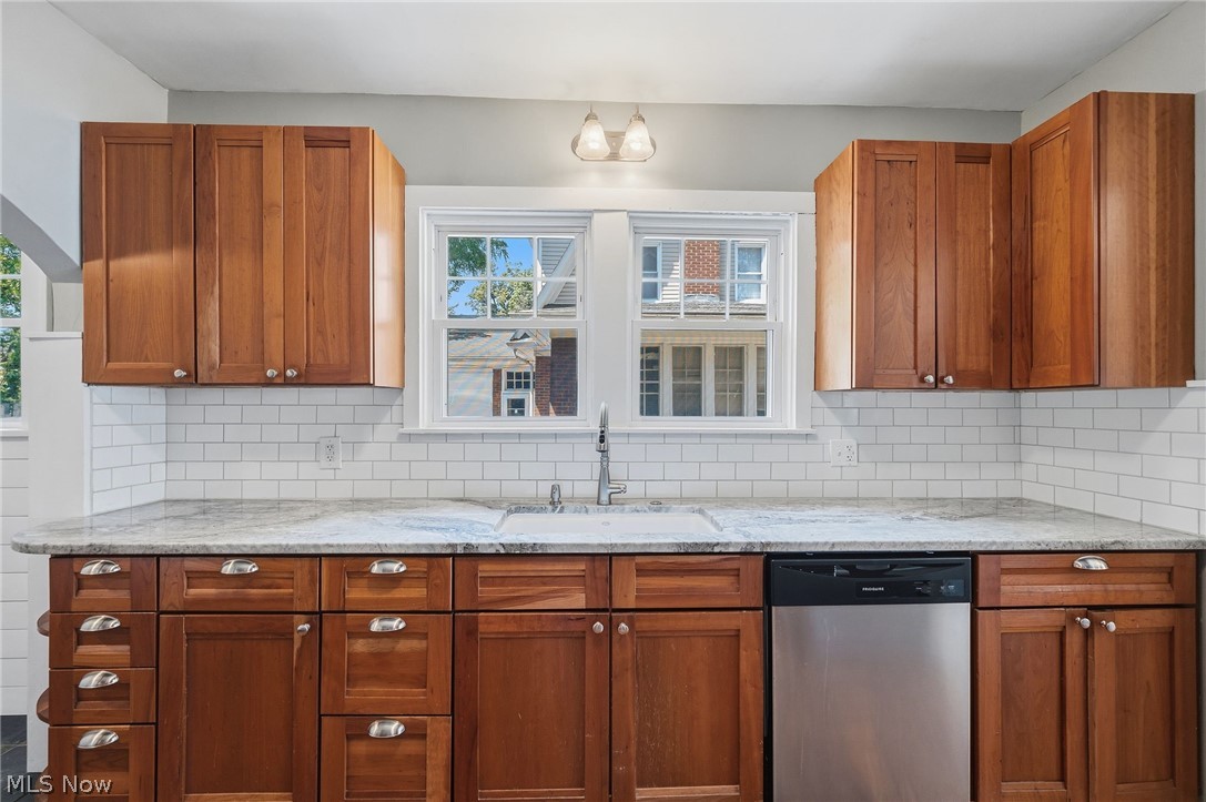 1258 Delia Avenue Akron OH 44320