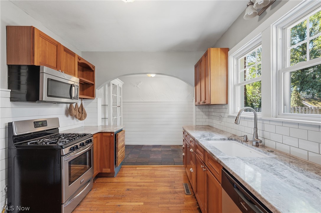 1258 Delia Avenue Akron OH 44320