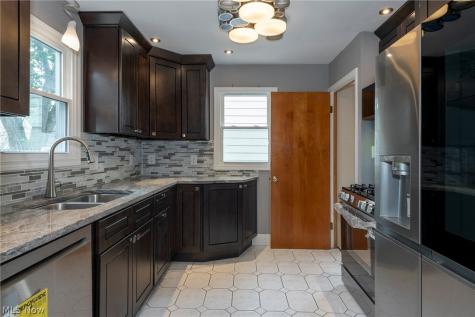 5042 N Barton Road Lyndhurst OH 44124