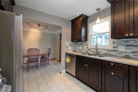 5042 N Barton Road Lyndhurst OH 44124
