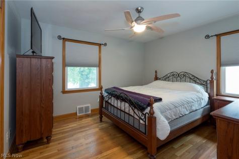 5042 N Barton Road Lyndhurst OH 44124