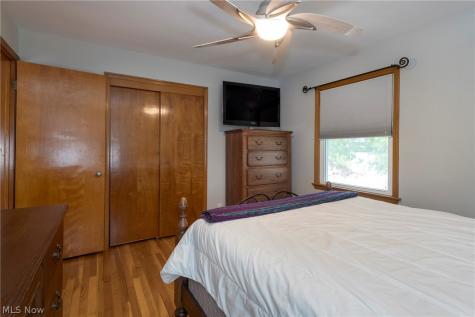 5042 N Barton Road Lyndhurst OH 44124