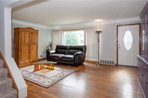 5042 N Barton Road Lyndhurst OH 44124