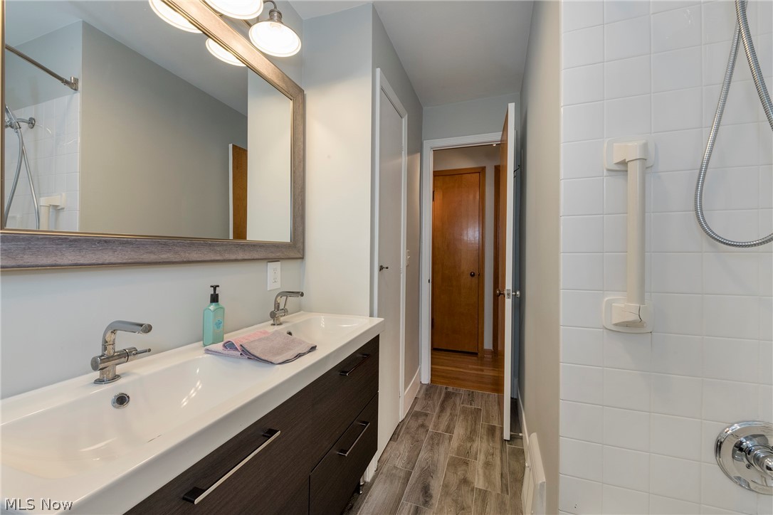 5042 N Barton Road Lyndhurst OH 44124