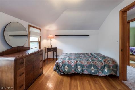 5042 N Barton Road Lyndhurst OH 44124