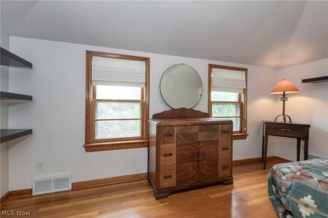 5042 N Barton Road Lyndhurst OH 44124