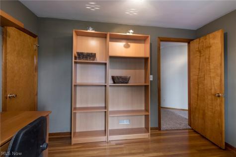 5042 N Barton Road Lyndhurst OH 44124