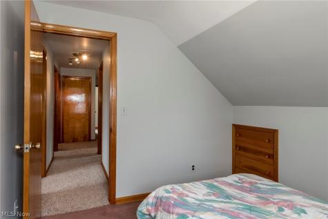 5042 N Barton Road Lyndhurst OH 44124