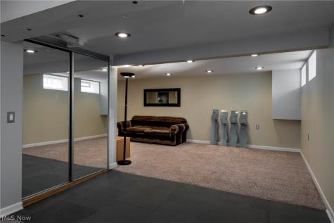 5042 N Barton Road Lyndhurst OH 44124