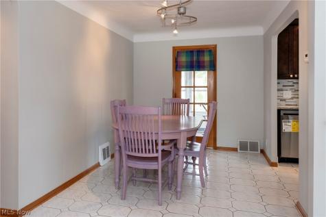 5042 N Barton Road Lyndhurst OH 44124