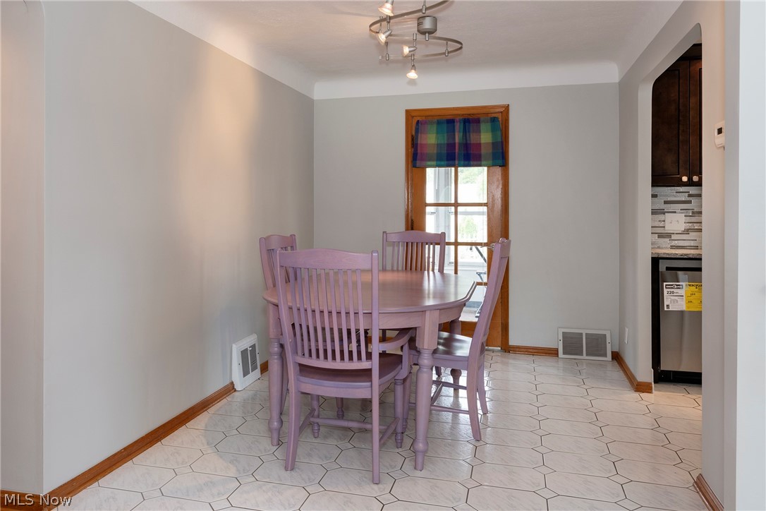 5042 N Barton Road Lyndhurst OH 44124