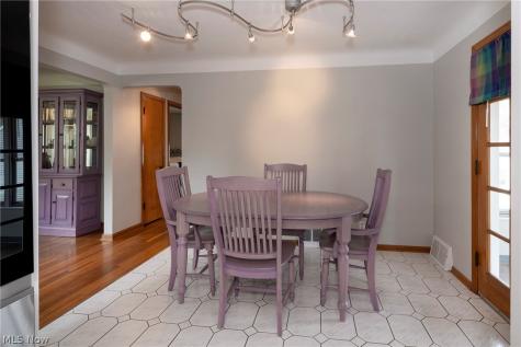 5042 N Barton Road Lyndhurst OH 44124