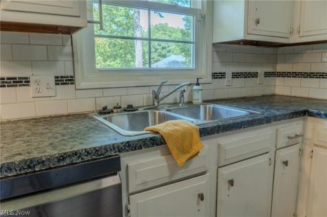 203 Albany Drive NW Canton OH 44708