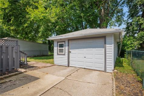 25521 Zeman Avenue Euclid OH 44132