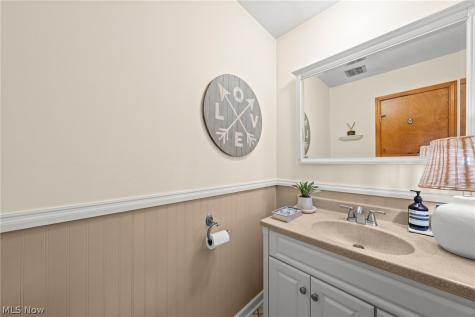 147 S Hayden Parkway Hudson OH 44236