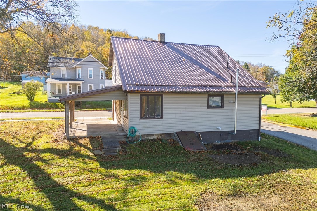 252 2nd Street Bergholz OH 43908