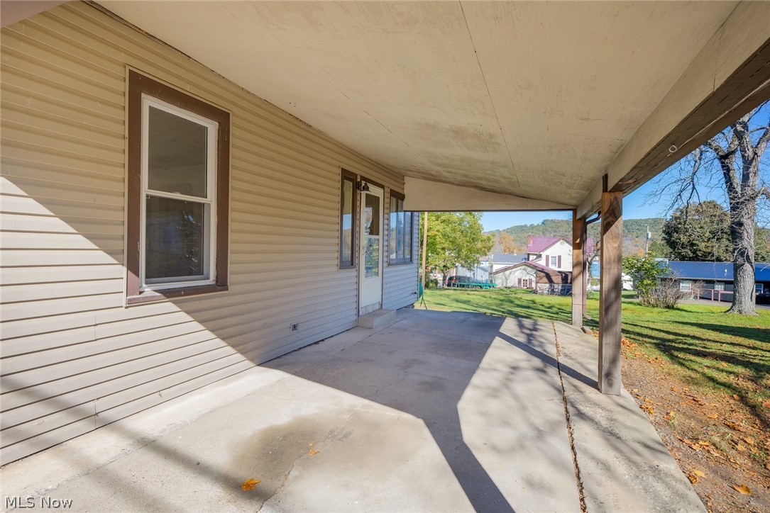 252 2nd Street Bergholz OH 43908