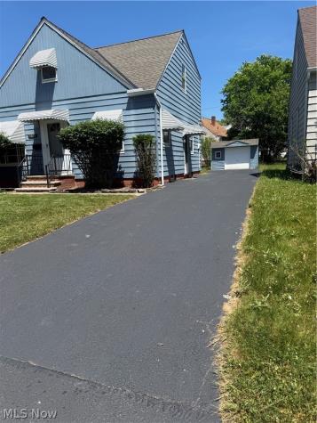 5469 Thomas Street Maple Heights OH 44137