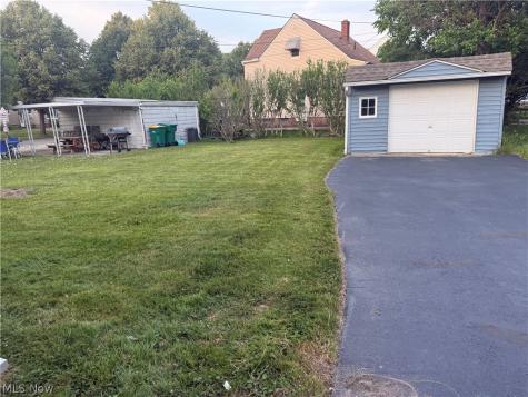 5469 Thomas Street Maple Heights OH 44137