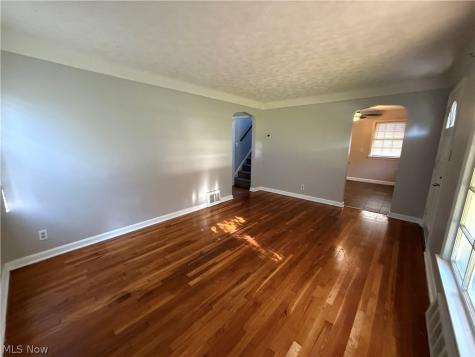 5469 Thomas Street Maple Heights OH 44137