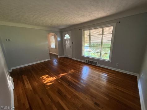 5469 Thomas Street Maple Heights OH 44137