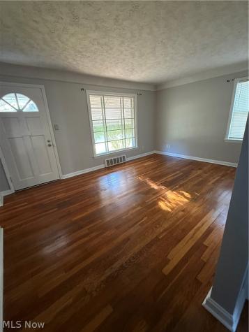 5469 Thomas Street Maple Heights OH 44137