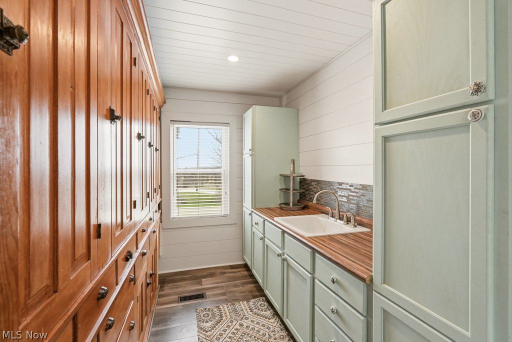 4752 Quick Road Peninsula OH 44264