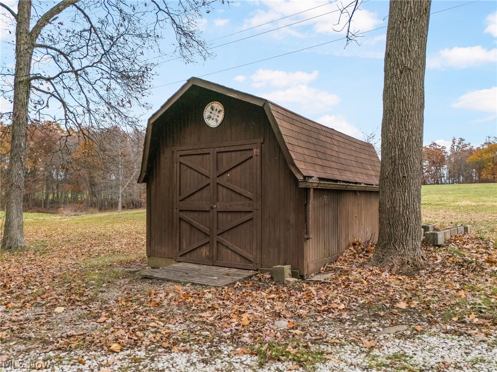 2081 Waynesburg Road NW Carrollton OH 44615