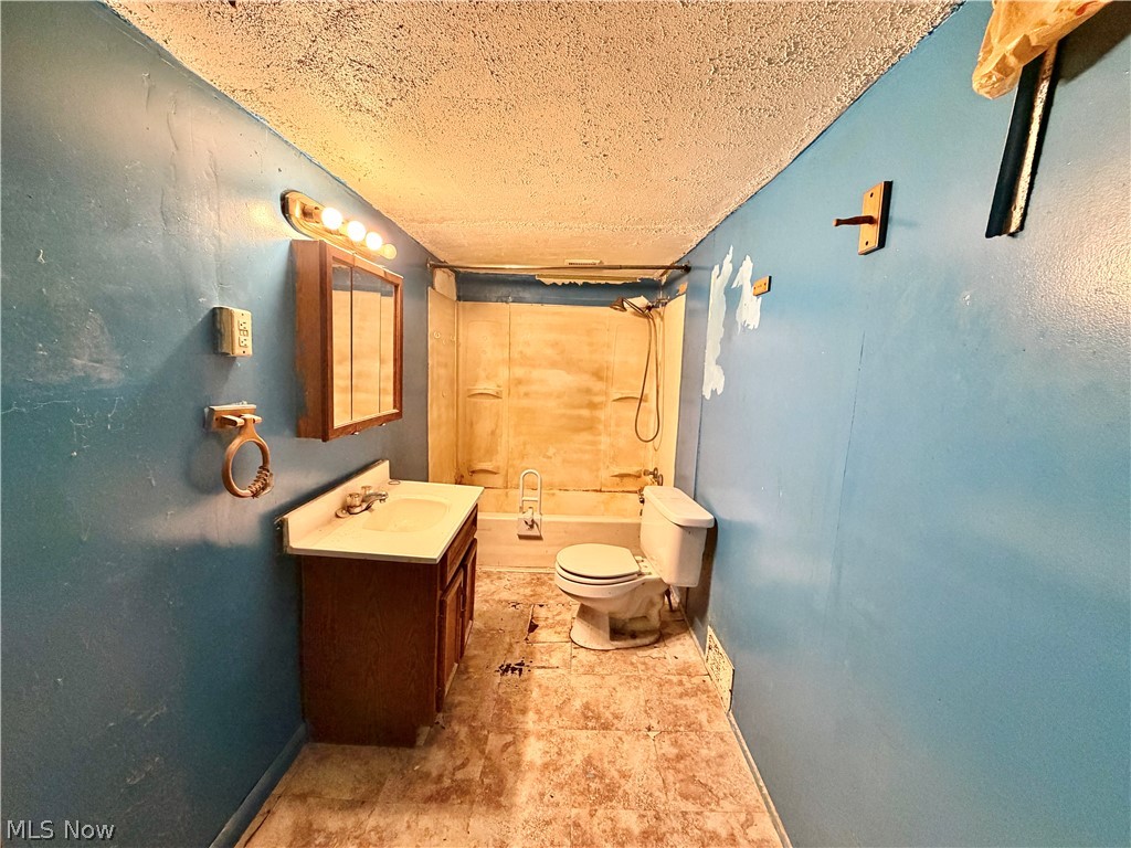 3275 Crestview Avenue Warren OH 44483
