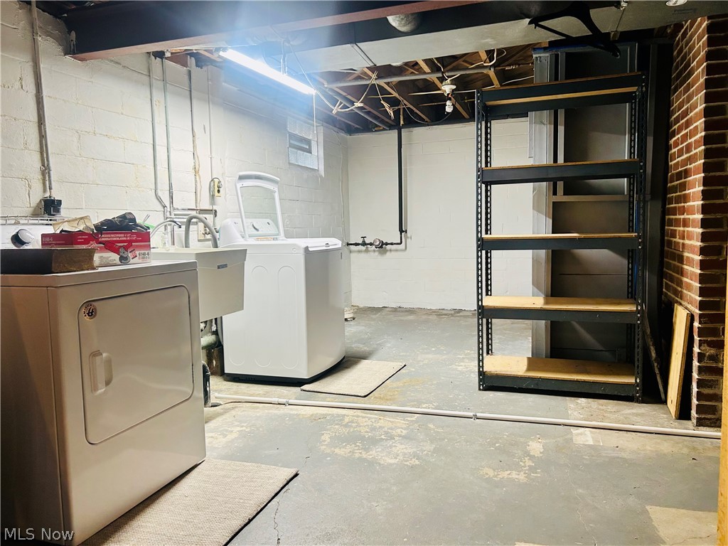331 S Summit Street Smithville OH 44677