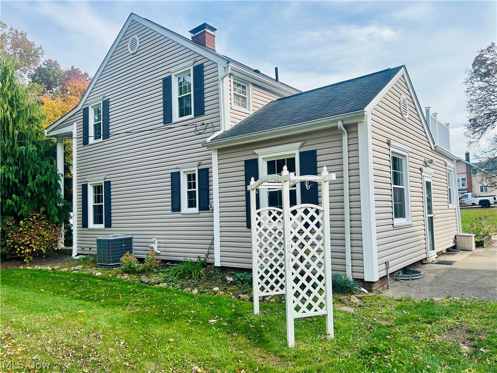 331 S Summit Street Smithville OH 44677