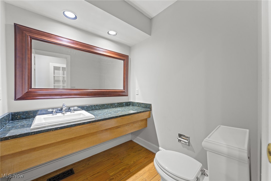 7431 River Oaks Trail Gates Mills OH 44040