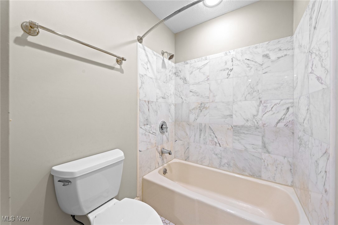 7431 River Oaks Trail Gates Mills OH 44040