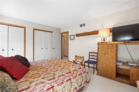299 Great Oaks Trail Wadsworth OH 44281