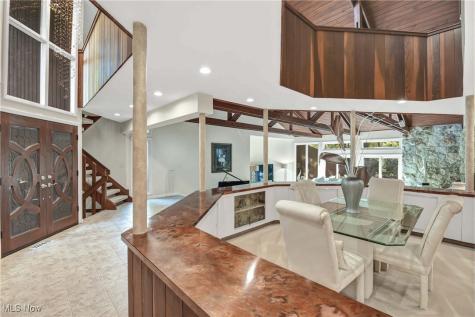 31105 Roxbury Park Drive Bay Village OH 44140