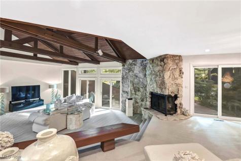 31105 Roxbury Park Drive Bay Village OH 44140